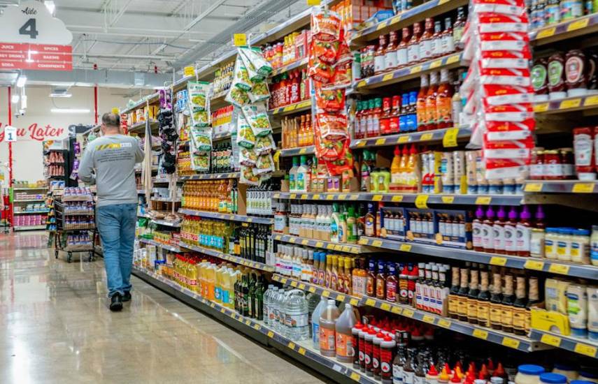 Confianza del consumidor en EEUU cae a nivel más bajo desde abril