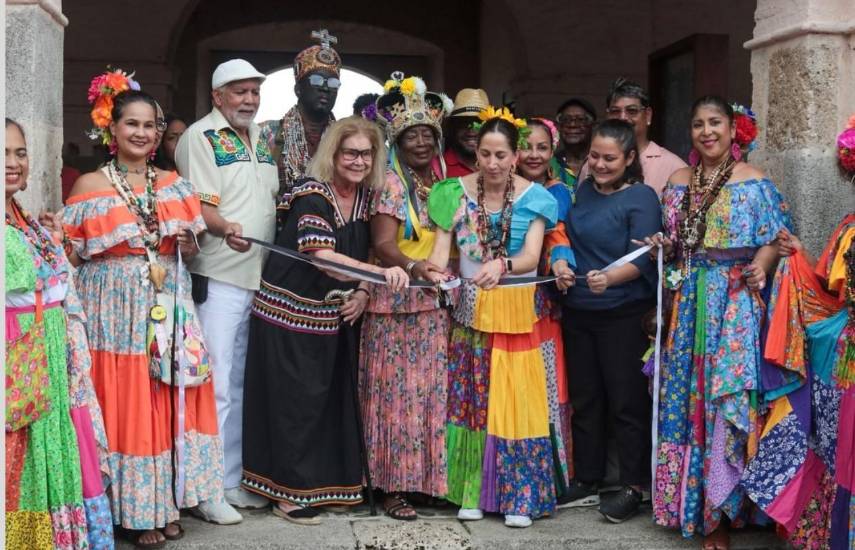 Ministerio de Cultura participa en la inauguración del 7mo Festival de la Pollera Congo en Portobelo