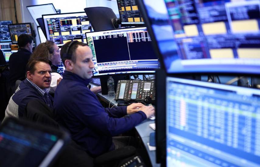 Wall Street cierra en rojo en expectativa por el alza del petróleo y cifras de inflación de EEUU