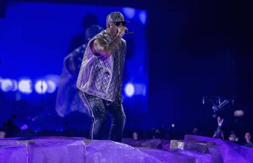 Wisin sorprendió al público de Karol G en Coachella con clásicos del reguetón