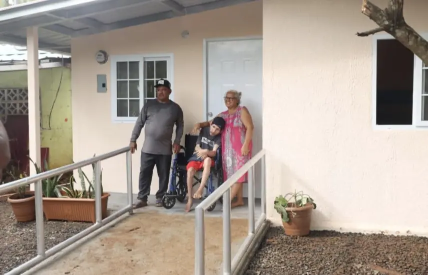 Familia de Soná recibe primera vivienda reconstruida tras el sismo