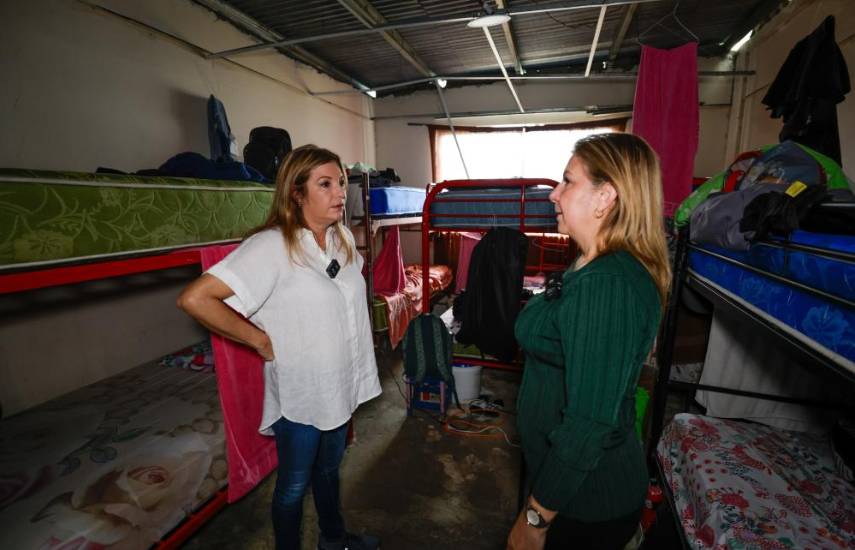 Primera Dama y ministra de Gobierno visitan Centro Femenino de Rehabilitación