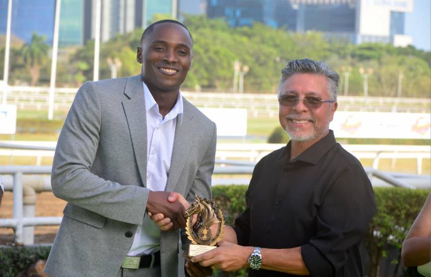 Tomasito con sólida victoria en el Premio Carlos Espino Guanti