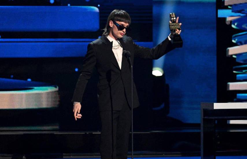 Peso Pluma y Tito Double P lideran finalistas Billboard Latinos 2026