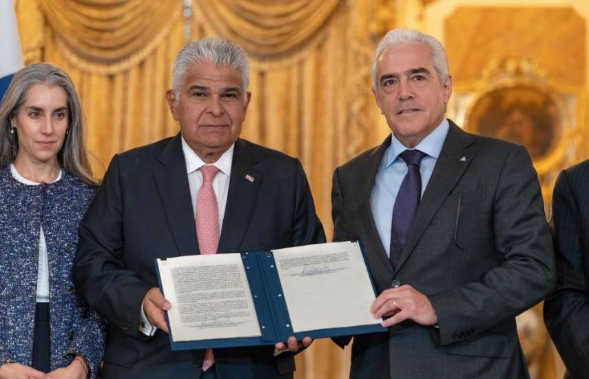 Mulino firma las declaraciones de Chapultepec y de Salta II