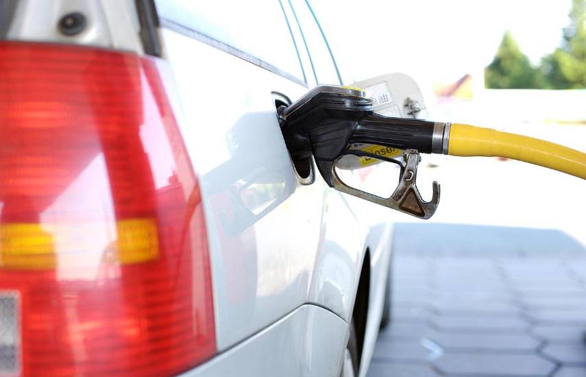 Alza del combustible eleva costos para empresas y alimentos