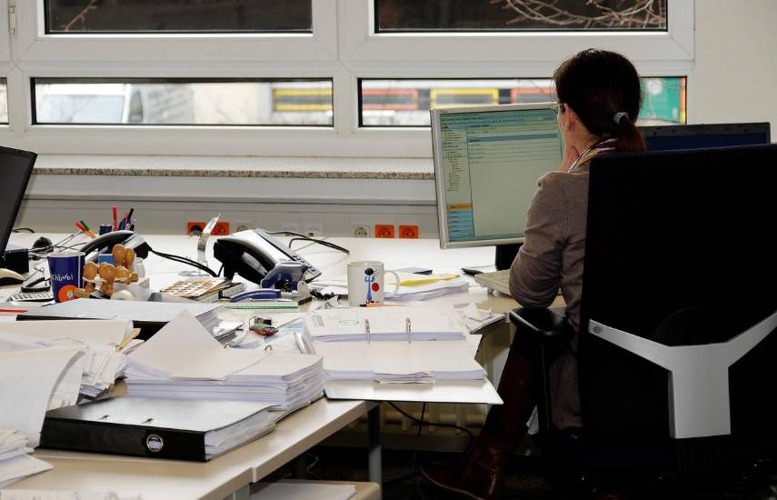 Impulsan modernización y regulación de la carrera administrativa