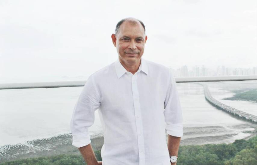 Panameño lanza libro bajo el sello editorial de la Universidad de Cambridge