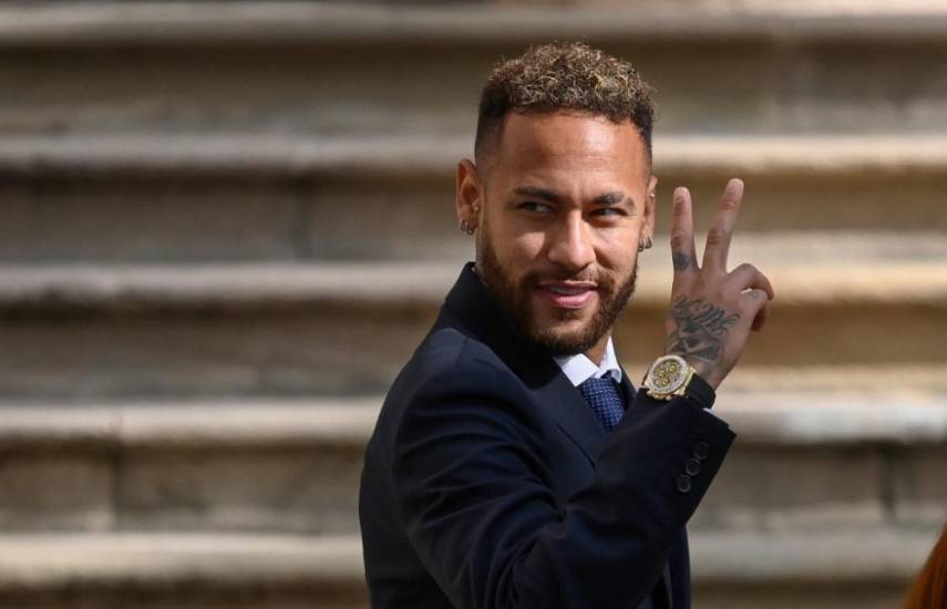 Neymar afirma en su juicio que él firmaba los documentos que su padre le decía