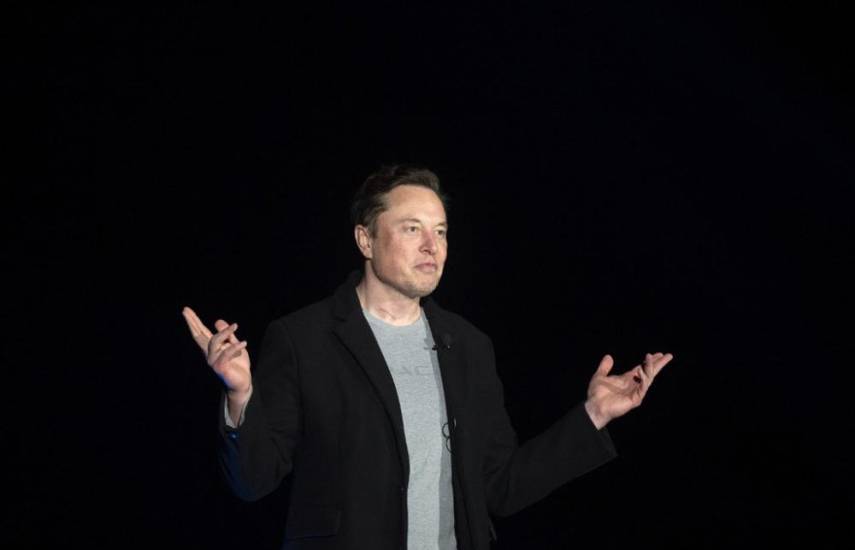 Elon Musk estima que Twitter vale $20.000 millones, menos de la mitad que al comprarla