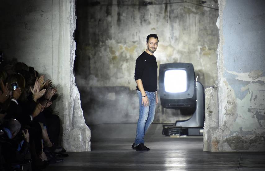 Vaccarello deja Saint Laurent tras una década brillante