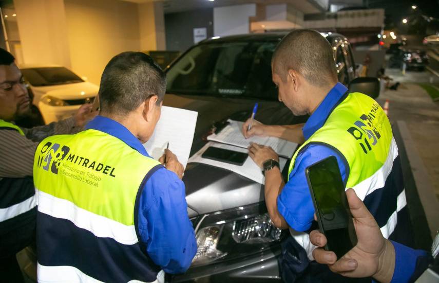 Mitradel detecta a tres extranjeros sin permiso de trabajo como agentes de seguridad