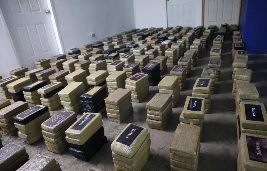 Policía Nacional aprehende a 211 personas y decomisa más de 1,300 paquetes de droga a nivel nacional