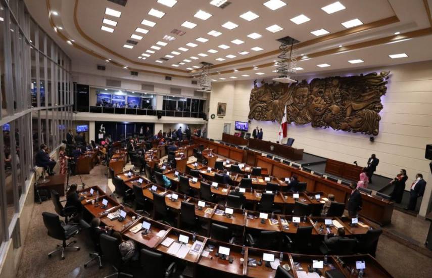 Aprueban derogar Ley 406, una moratoria minera y también la consulta popular