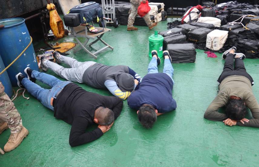 Panamá decomisa 13.5 toneladas de cocaína en el Pacífico