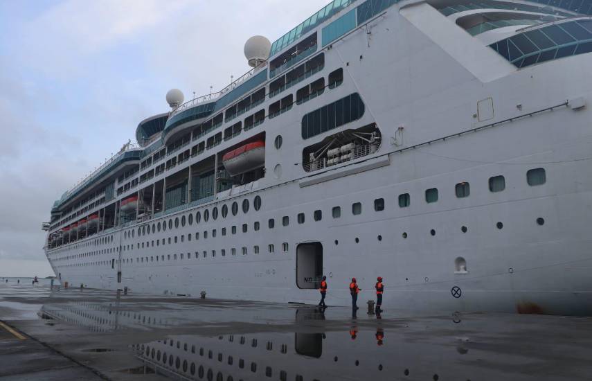 Crucero arriba a Colón con más de 2 mil pasajeros