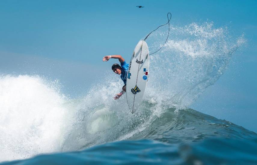 Hermanos panameños sobresalen en la Liga Mundial de Surf en Costa Rica