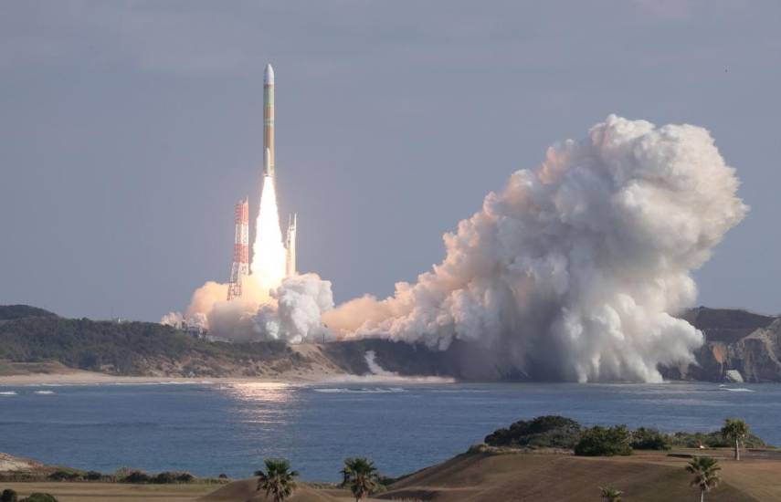AFP | El cohete H3 de Japón sale de la plataforma de lanzamiento en el Centro Espacial Tanegashima en Kagoshima, suroeste.