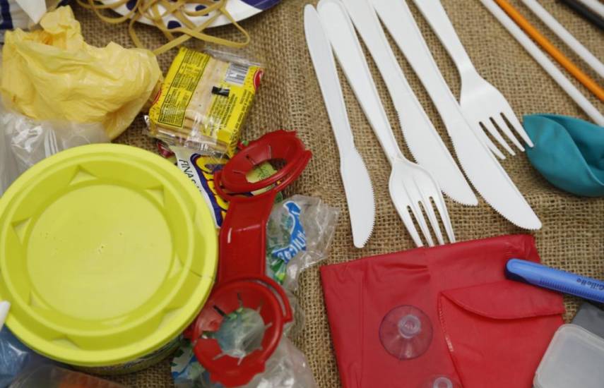 Panamá se adhiere a coalición para poner fin a la contaminación por plásticos