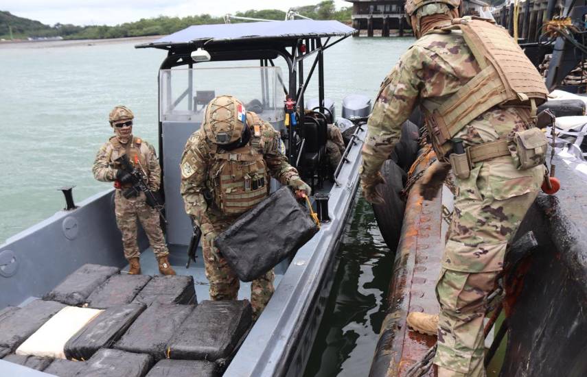 ML | Aeronavales incautaron 11,562 paquetes de droga que eran transportados en una embarcación.