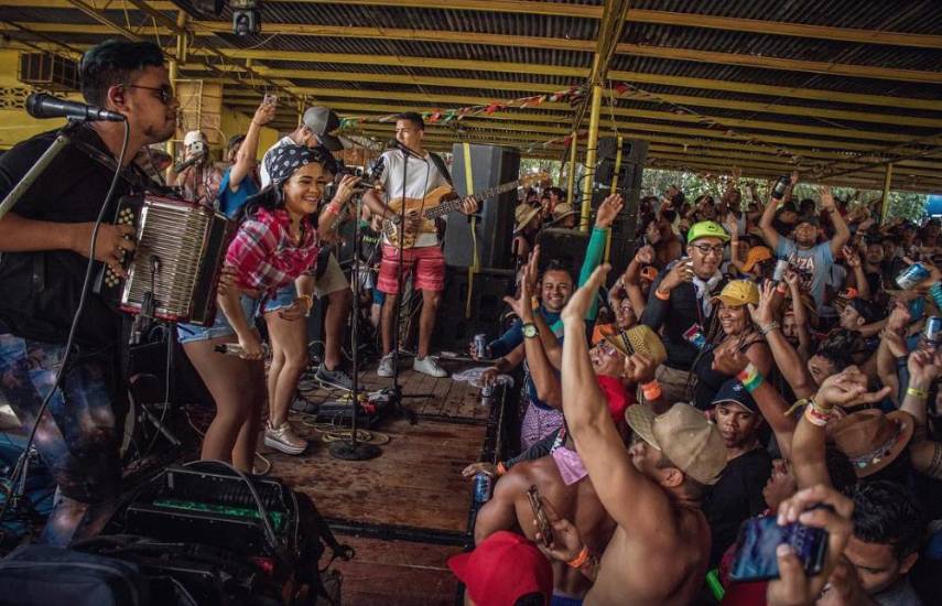 Kenny y Kiara, la vivaz dupla que llega a sus 15 años