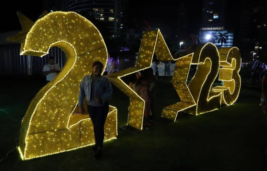 La ciudad de Panamá le da la bienvenida a la Navidad con el alumbrado de parques