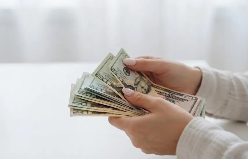 Reducir gastos y frenar evasión, para elevar la recaudación