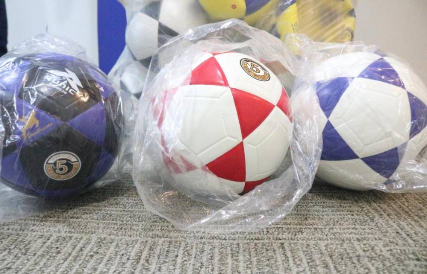 Donan implementos deportivos a los centros penitenciarios