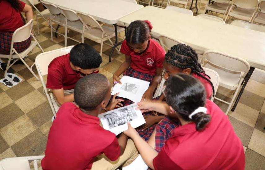 Jóvenes del corregimiento de Curundú se capacitan en el manejo responsable de las redes sociales