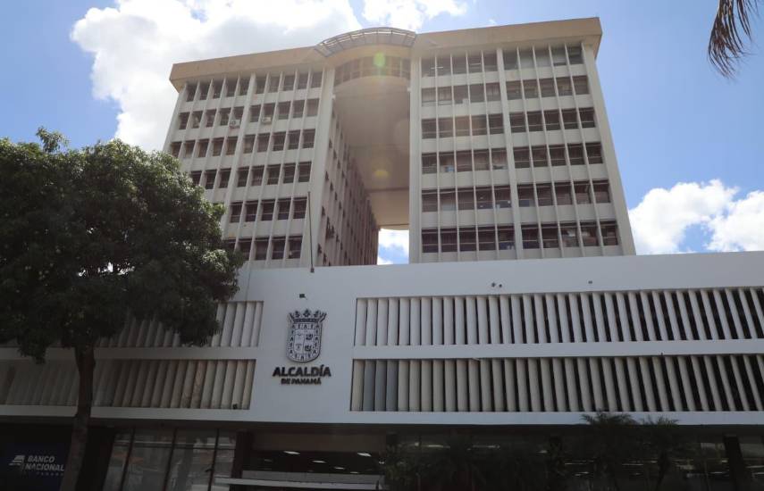 Alcaldía de Panamá habilita estacionamientos gratuitos para retiro de placas