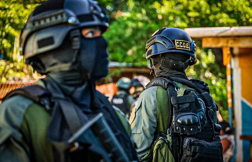 ML | Unidades de la Policía Nacional participan en un operativo antipandillas realizado en una comunidad.