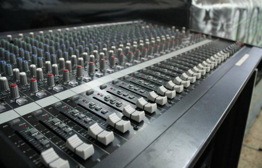 Pixabay | Una consola de audio para la grabación de música.