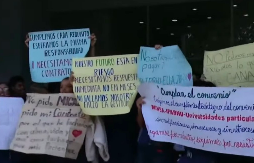 Estudiantes de medicina exigen al Ifarhu pago de sus becas