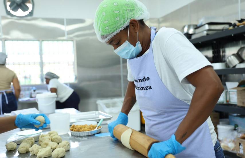 “Empanada Panamá”: El sabor de la resocialización que nace en el Cefere
