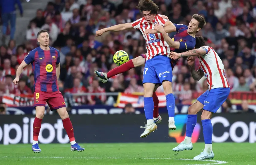 Barcelona gana 2-1 al Atlético y se distancia en 7 puntos del Real Madrid