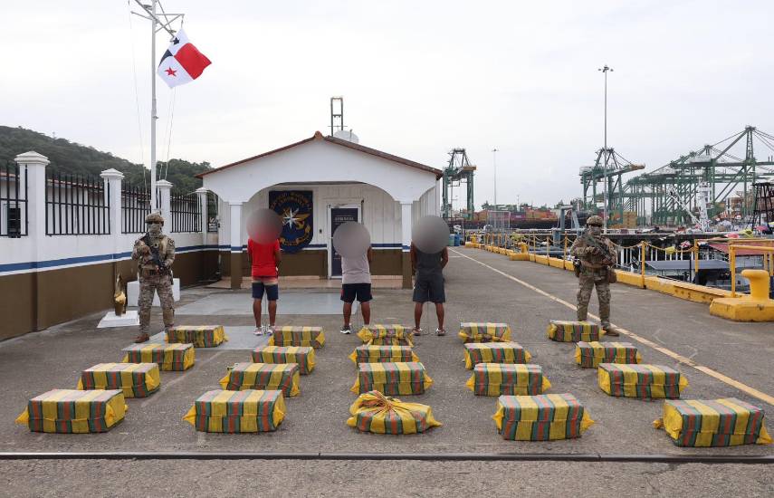 El SENAN decomisa embarcación que transportaba 571 paquetes de presunta droga en aguas del Archipiélago de las Perlas