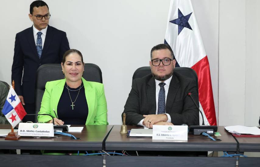 Castañedas felicita a Eduardo Vásquez tras su reelección en la Comisión de Presupuesto