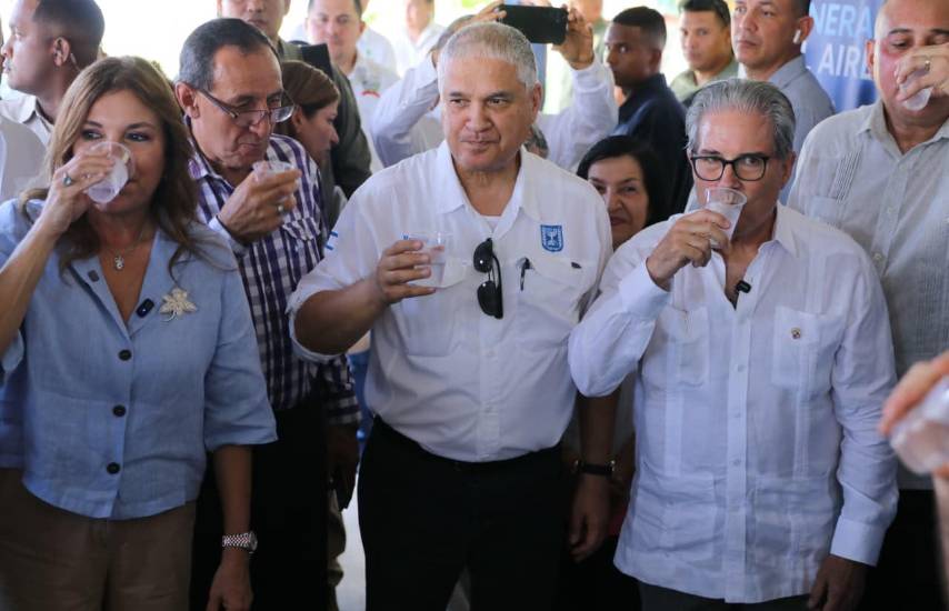 Israel dona al Hospital Regional de Las Tablas máquina que produce agua potable del aire