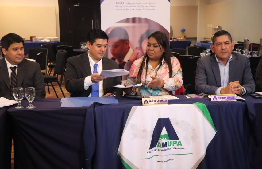 Alcaldes de Panamá firman convenio para la digitalización de procesos en los municipios