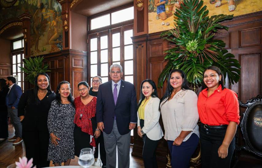 Presidente Mulino reconoce labor de los periodistas