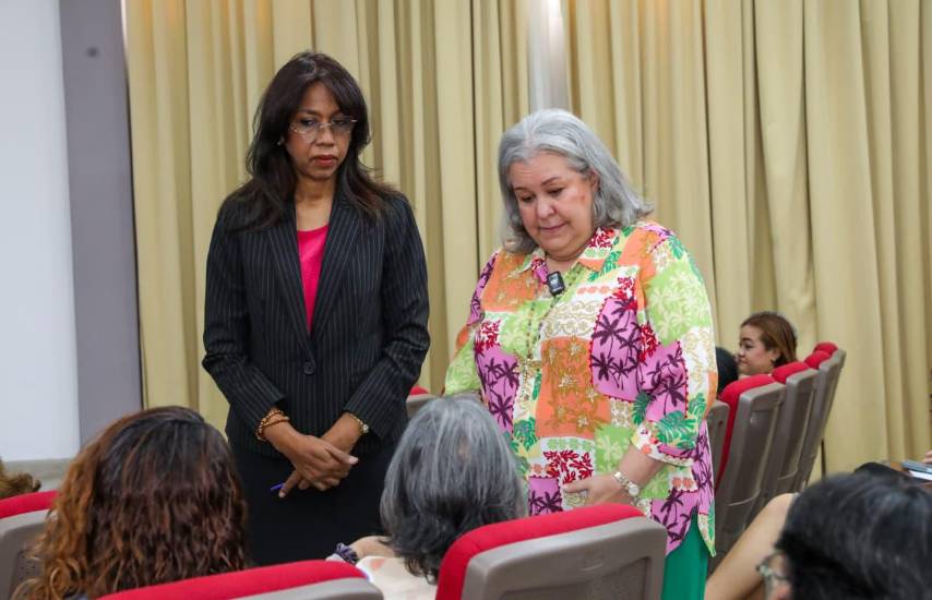 MIDES | La ministra Beatriz Carles de Arango durante un evento.