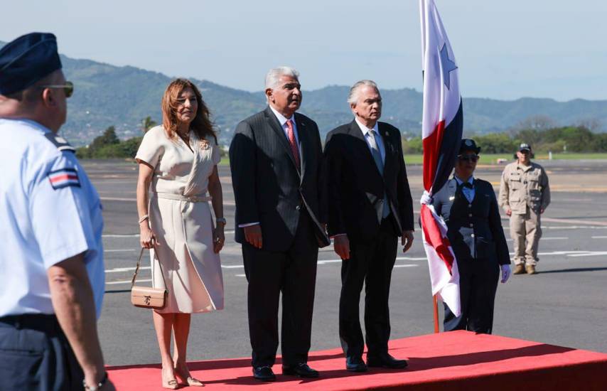 ML | Durante la llegada del presidente José Raúl Mulino a Costa Rica.