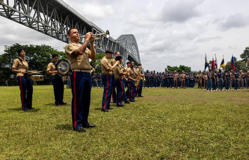 La ‘Marine Forces Band’ cautivó
