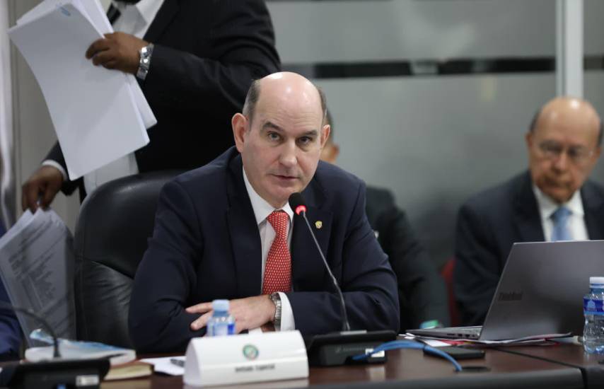 Ministro Chapman sustenta en primer debate el Presupuesto General del Estado 2027