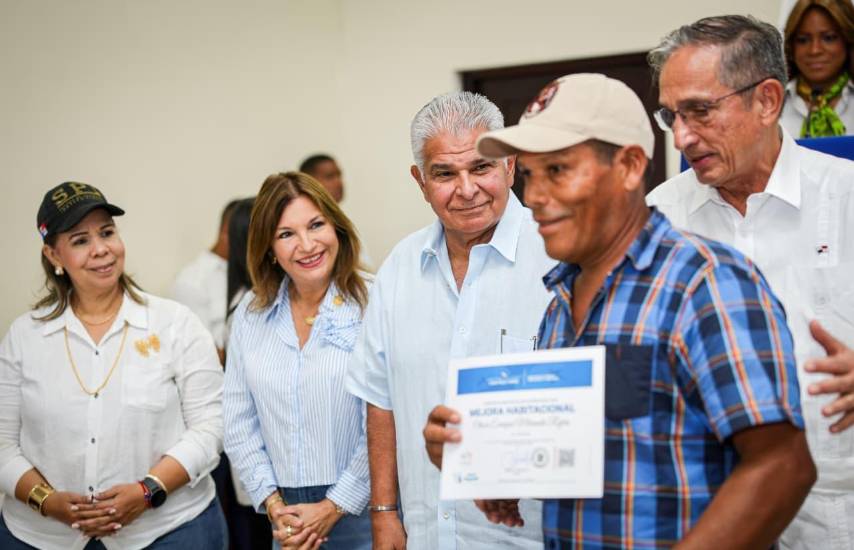 El presidente Mulino entregó 338 casas y 180 títulos de propiedad en Chiriquí