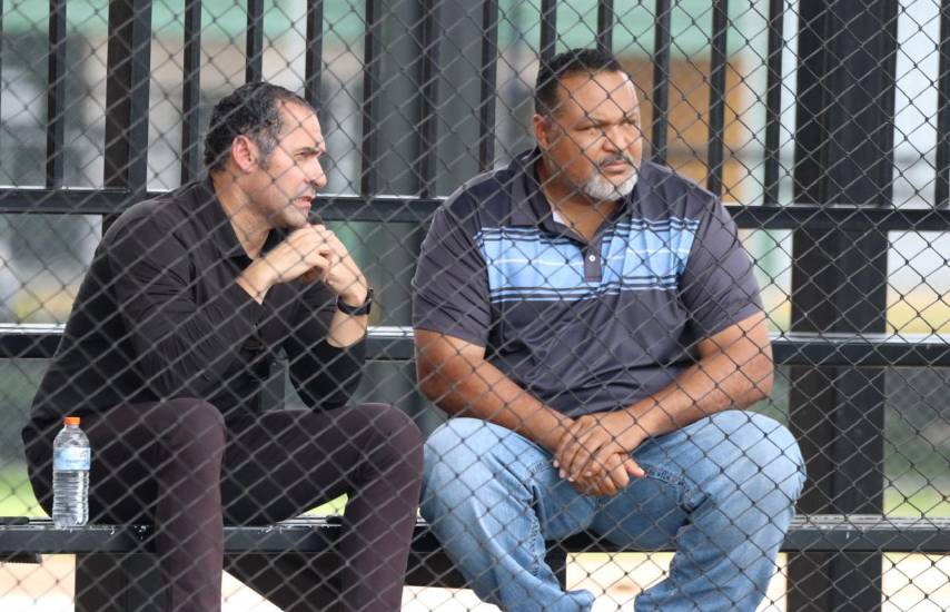 Carlos Lee visita a la selección nacional de cara a la Copa América