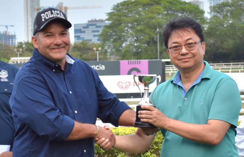 Sol Premier dominó el Premio Policía Nacional