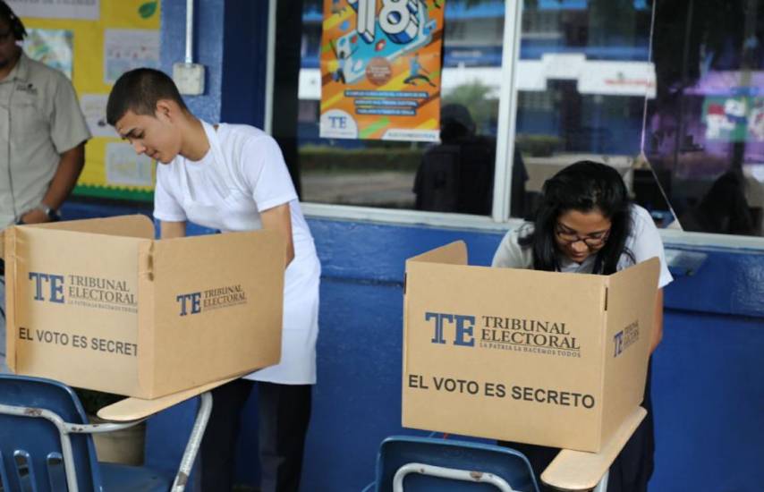 PAIS, FAD, Radix y Relevo en fila para constituirse en partidos