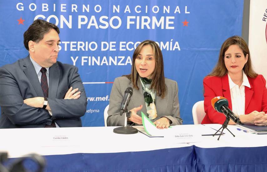 ML | Autoridades durante el anuncio del proceso de depuración masiva.