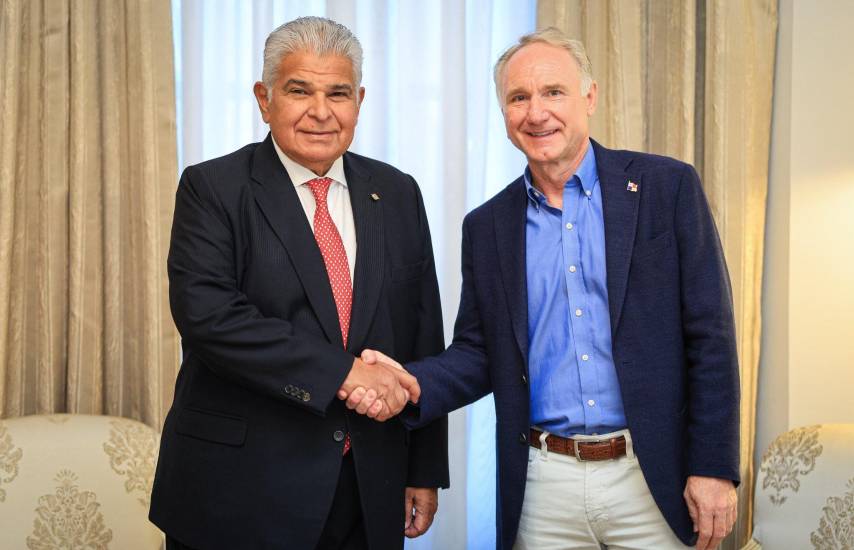 Mulino recibe al escritor de “El Código Da Vinci” durante su visita a Panamá